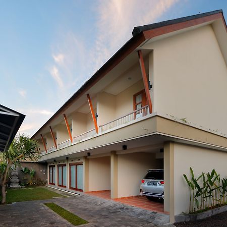 Iconic Bali Living Bed & Breakfast Denpasar  Exterior photo