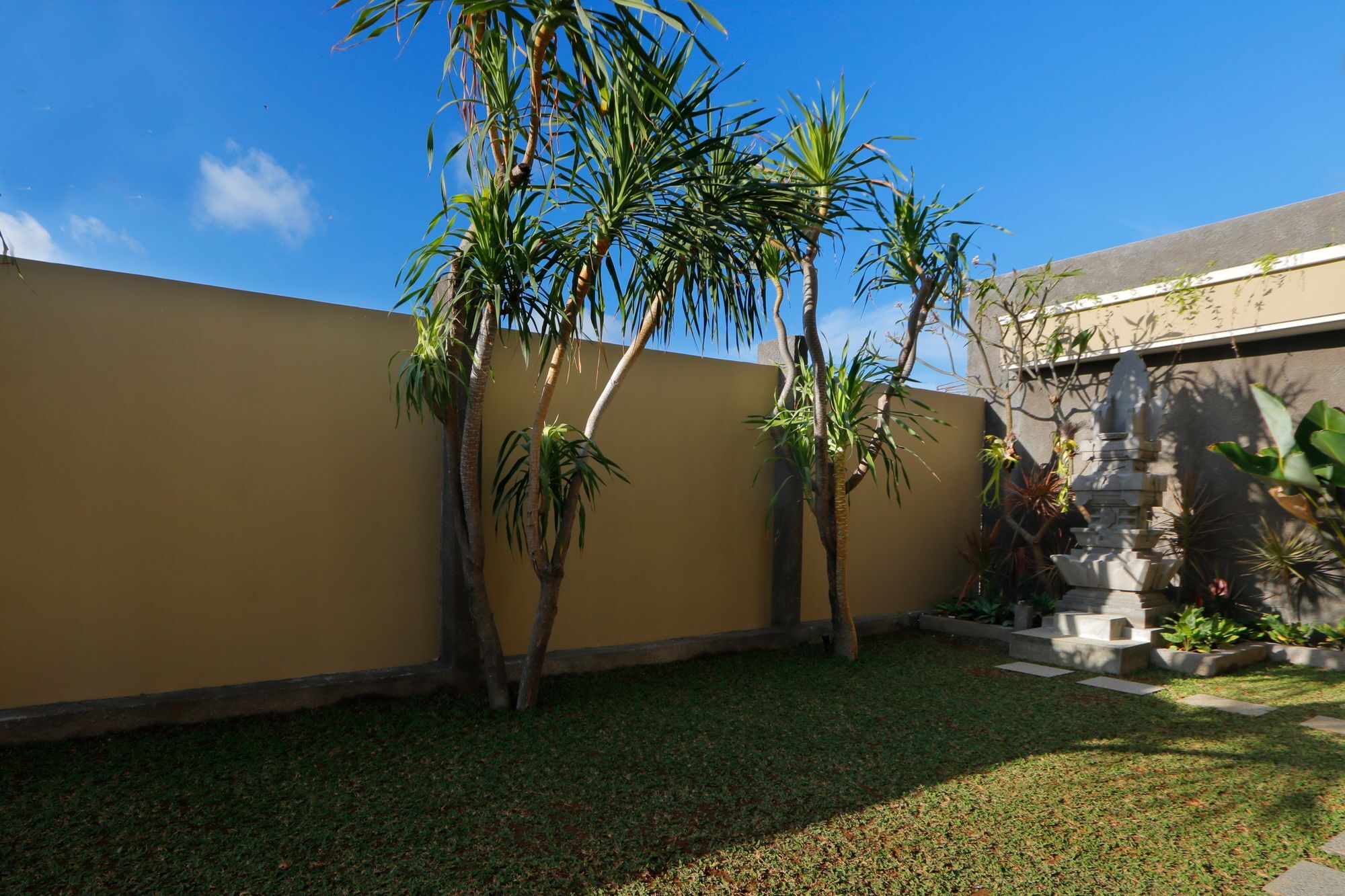 Iconic Bali Living Bed & Breakfast Denpasar  Exterior photo