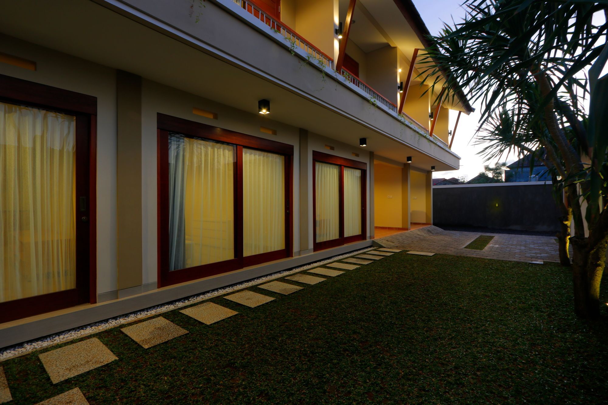 Iconic Bali Living Bed & Breakfast Denpasar  Exterior photo