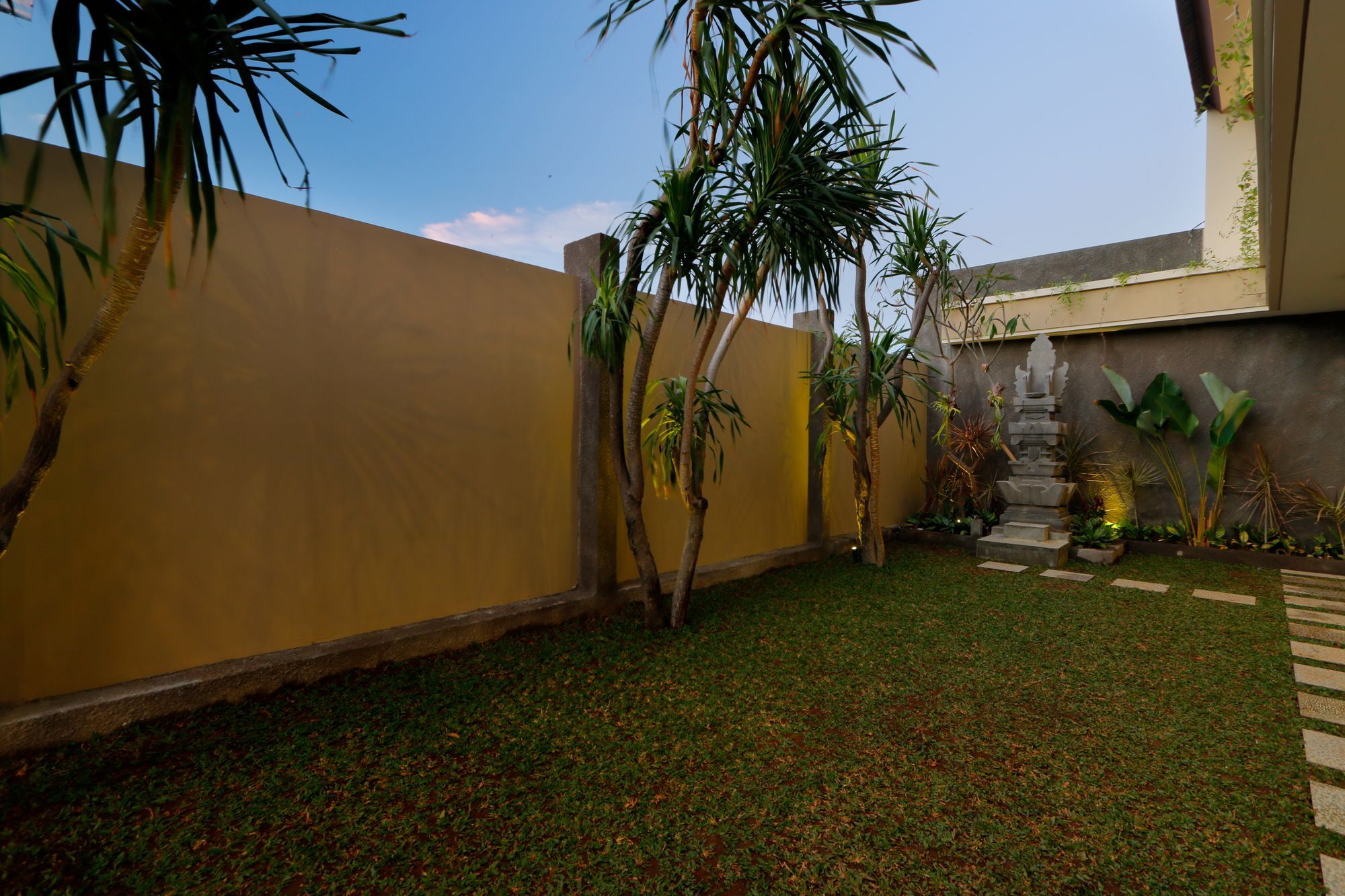 Iconic Bali Living Bed & Breakfast Denpasar  Exterior photo